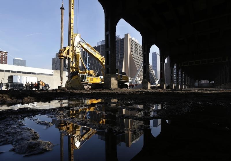 © Reuters. A giant drill rig breaks ground on the new Hudson Yards construction project on Manhattan's west side in New York