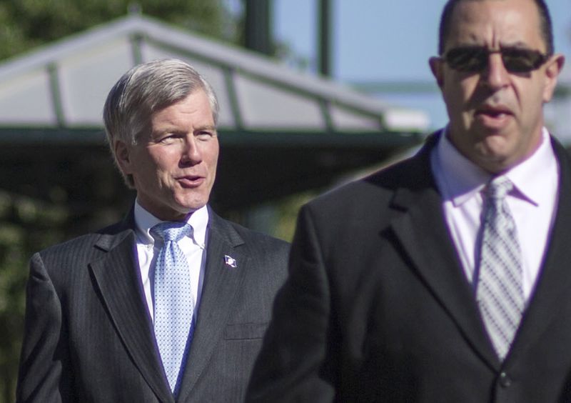 © Reuters. Former Virginia Governor Robert McDonnell arrives for his trial in Richmond