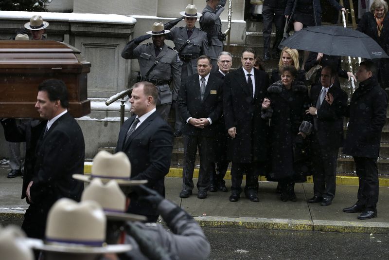 © Reuters. New York Governor Cuomo and his mother Matilda watch the casket of his late father, former Governor Mario Cuomo, being carried to a hearse after the funeral service in New York