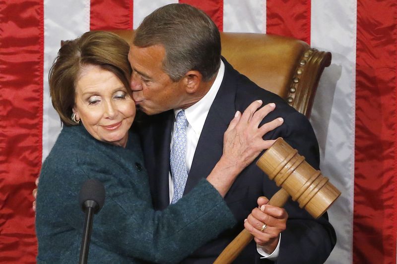 © Reuters. U.S. House Speaker John Boehner kisses House Minority Leader Nancy Pelosi, as he holds the gavel after being re-elected speaker on the House floor at the U.S. Capitol in Washington