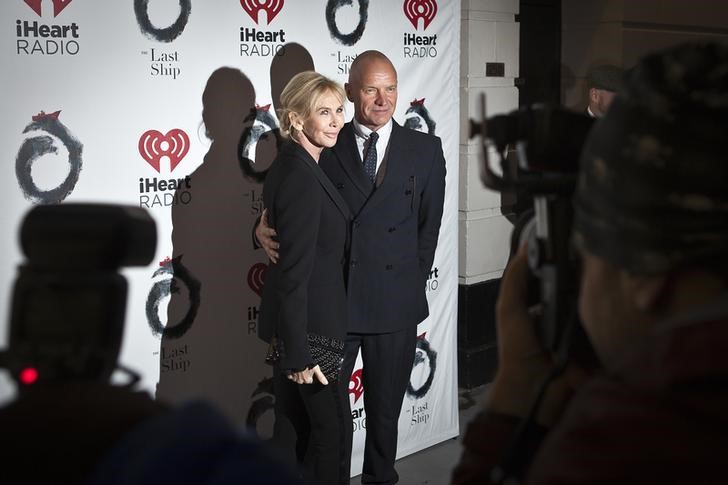 © Reuters. Sting e mulher chegam à pré-estreia de "The Last Ship" em Nova York