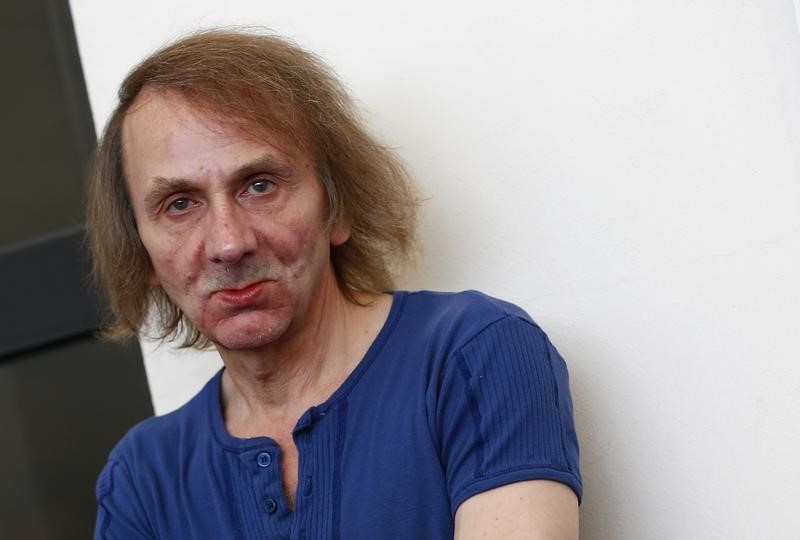 © Reuters. MICHEL HOUELLEBECQ SE DÉFEND D'ALIMENTER LA THÈSE DU "GRAND REMPLACEMENT"