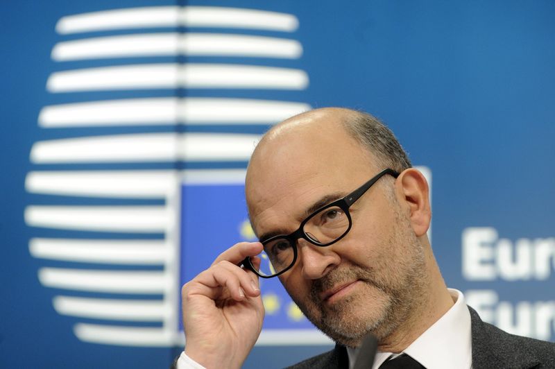 © Reuters. European Commissioner for economics, taxation and customs Pierre Moscovici attends a press conference after an Euro zone finance ministers meeting in Brussels