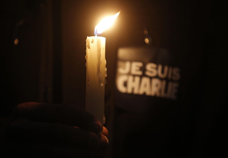 © Reuters. Charlie Hebdo, acicate de la religión, en especial del islam