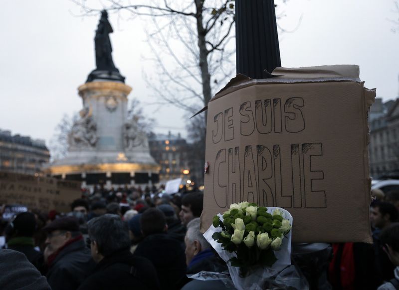 © Reuters. HOMMAGE AUX VICTIMES DE CHARLIE HEBDO