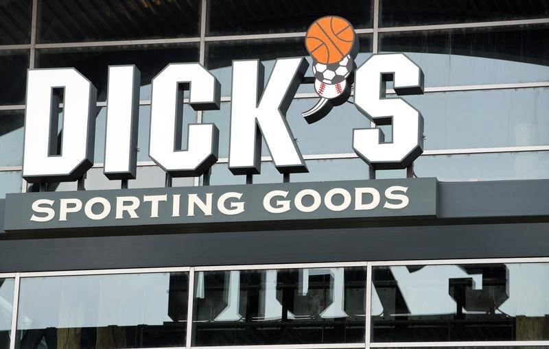 © Reuters. The Dick's Sporting Goods store in Broomfield