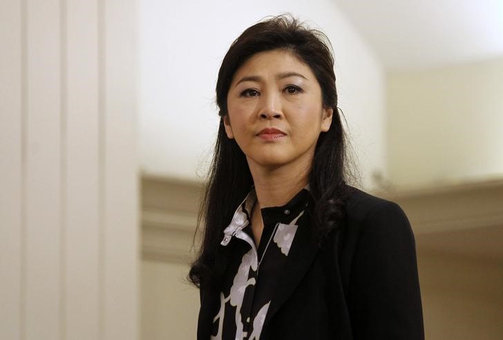 © Reuters. Former Thai Prime Minister Yingluck Shinawatra arrives at a hotel for a news conference in Bangkok