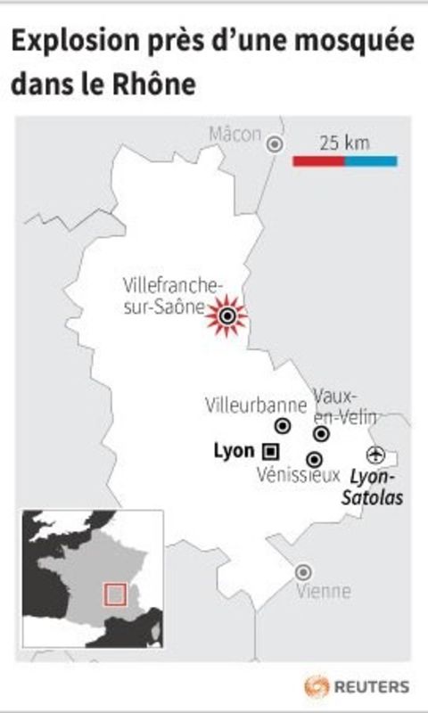 © Reuters. EXPLOSION PRÈS DUNE MOSQUÉE DANS LE RHÔNE