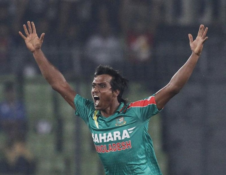 © Reuters. Bangladesh's Rubel Hossain celebrates as he dismissed New Zealand's Corey Anderson successfully during their first one-day international (ODI) cricket match in Dhaka