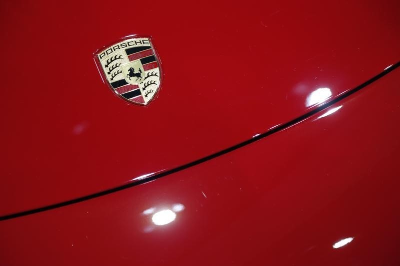 © Reuters. Badge on the Porsche 911 Carrera GTS is shown during the model's world debut at the Los Angeles Auto Show