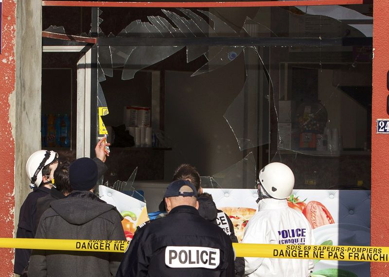 © Reuters. EXPLOSION PRÈS D'UNE MOSQUÉE À VILLEFRANCHE-SUR-SAÔNE, DANS LE RHÔNE