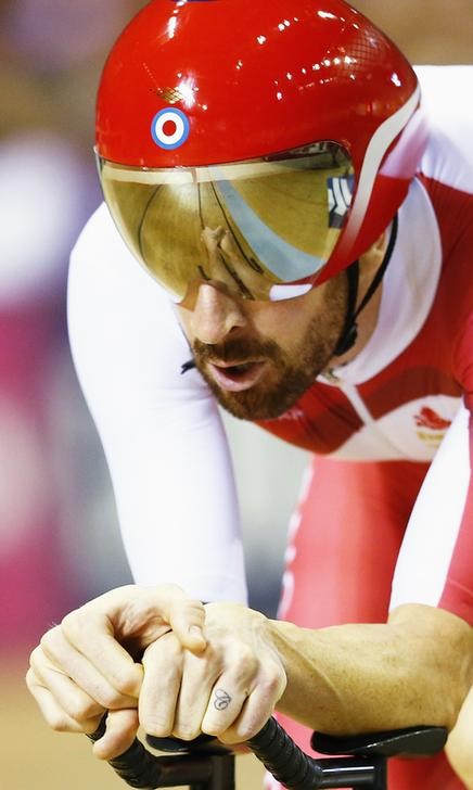 © Reuters. El campeón del Tour Bradley Wiggins lanza equipo propio para Río 2016