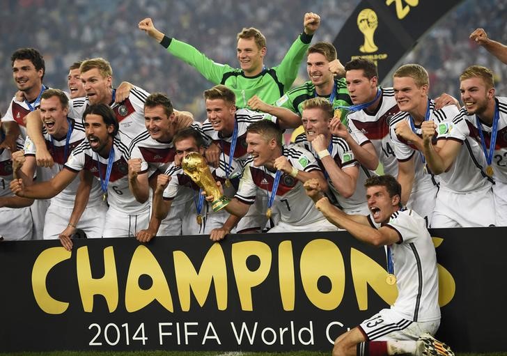 © Reuters. Jogadores da seleção alemã campeã do mundo no Maracanã