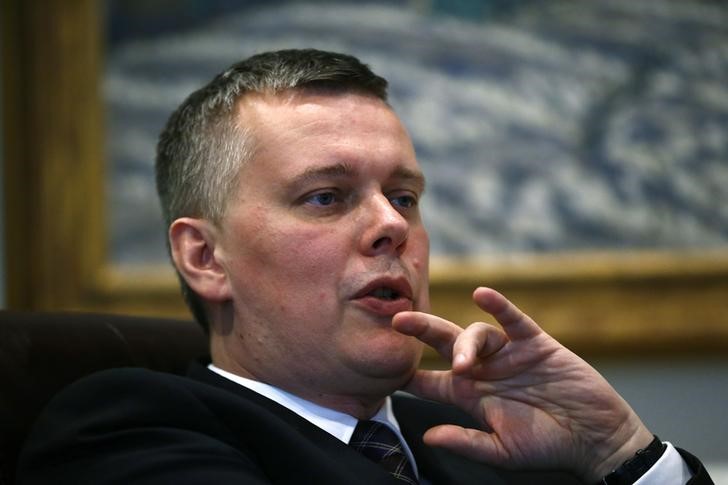 © Reuters. Poland's Defence Minister Siemoniak speaks during an interview in Warsaw