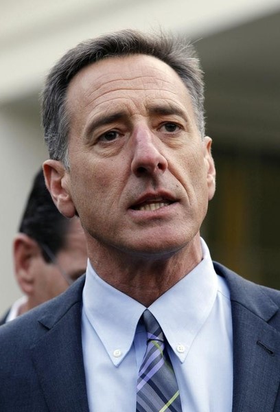 © Reuters. Newly elected Governor of Vermont Shumlin speaks to the media outside the West Wing of the White House in Washington