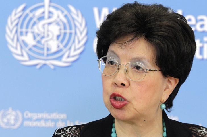 © Reuters. Diretora-geral da Organização Mundial de Saúde (OMS), Margaret Chan, fala com jornalistas sobre o apoio a países afetados pelo Ebola na sede da entidade em Genebra