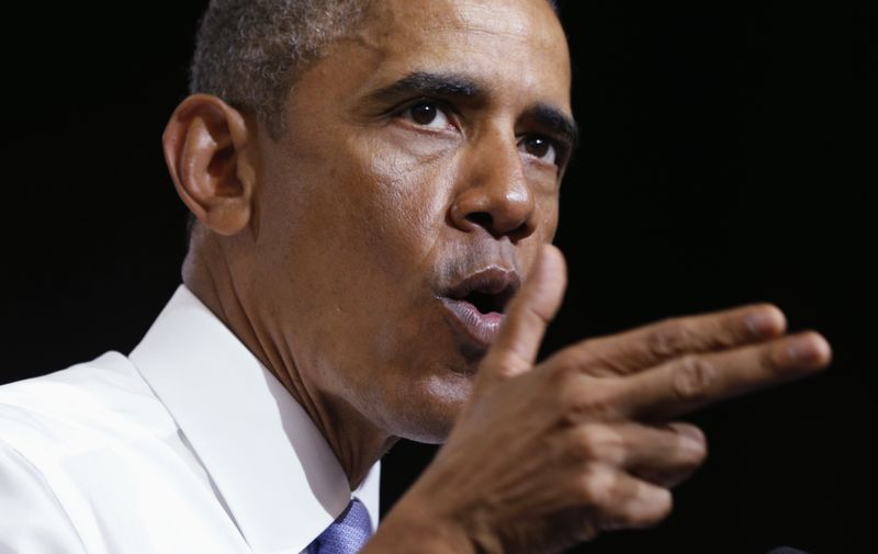 © Reuters. Obama speaks about the housing market during a visit to Phoenix