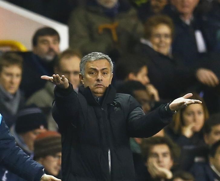 © Reuters. Chelsea manager Jose Mourinho reacts during their English Premier League soccer match against Tottenham Hotspur at White Hart Lane in London