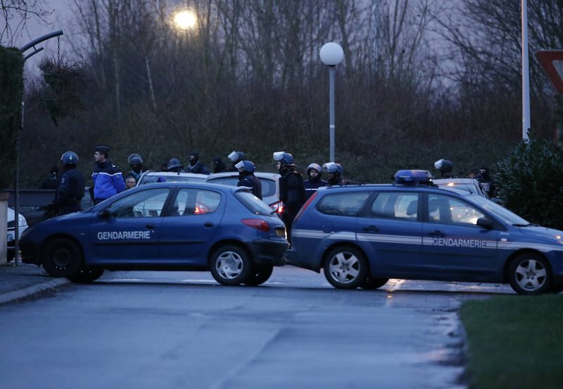 © Reuters. ASSAUTS À DAMMARTIN-EN-GOËLE ET PORTE DE VINCENNES, LES AGRESSEURS ABATTUS, DES OTAGES TUÉS