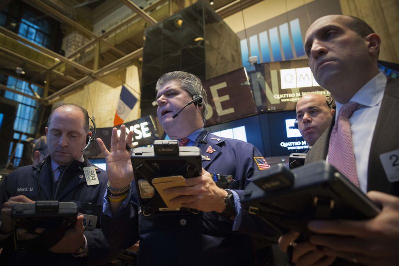 © Reuters. Operadores na Bolsa de Valores de Nova York em 8 de janeiro.