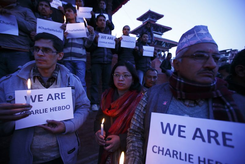 © Reuters. باريس تمنح المواطنة الفخرية لصحيفة شارلي إبدو