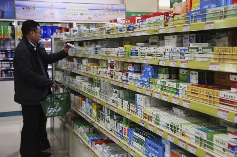 © Reuters. الصين تسمح ببيع أدوية لا تصرف إلا بأمر الطبيب عبر الانترنت