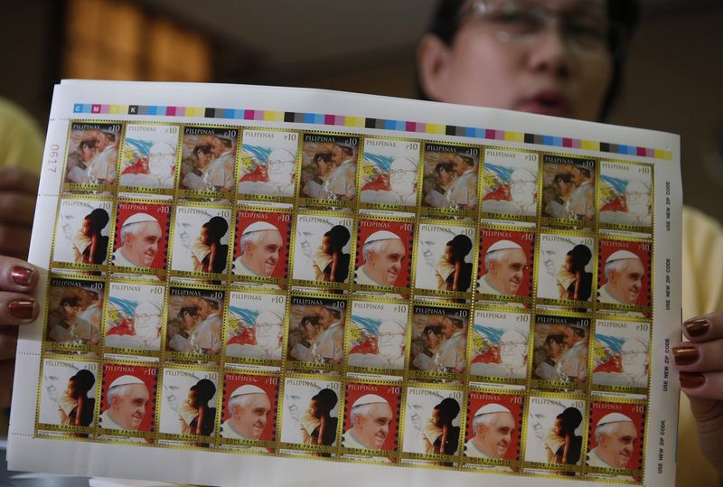 © Reuters. Philippine Postal Corporation employee shows limited edition stamps to commemorate Pope Francis' upcoming visit to the Philippine, in Manila