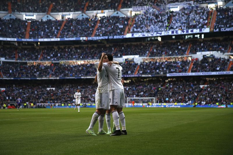 © Reuters. El Real Madrid golea al Espanyol y frena la racha de derrotas