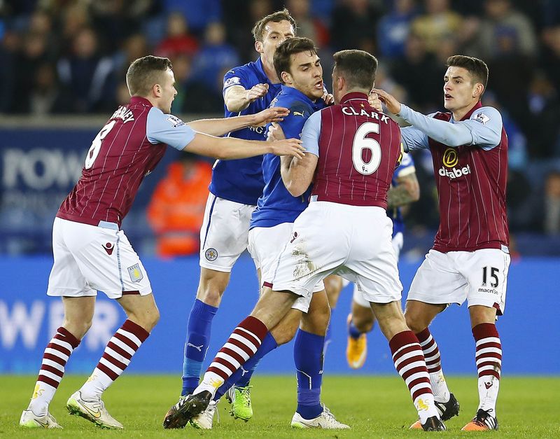© Reuters. Leicester City's James tussles with Aston Villa's Clark during their English Premier League soccer match in Leicester
