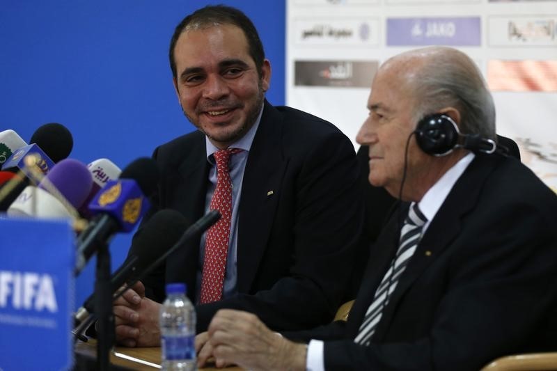 © Reuters. FIFA President Sepp Blatter and Jordan's Prince Ali Bin Al Hussein hold a joint news conference in Amman