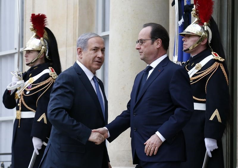 © Reuters. نتيناهو يغري يهود فرنسا بالهجرة لإسرائيل