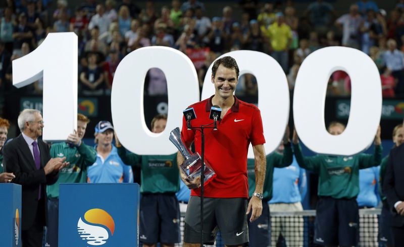 © Reuters. Federer suma su victoria número 1.000 al ganar el título en Brisbane