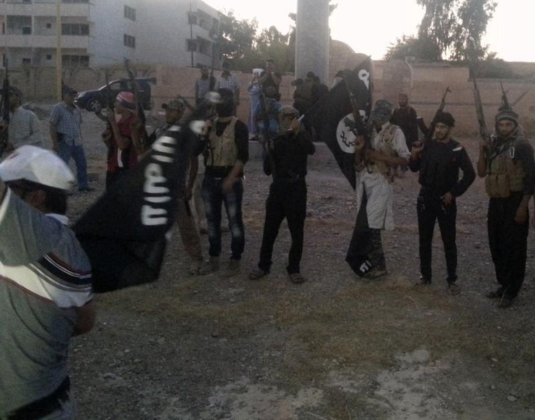 © Reuters. تنظيم الدولة الإسلامية يقتل 24 كرديا في هجوم بشمال العراق