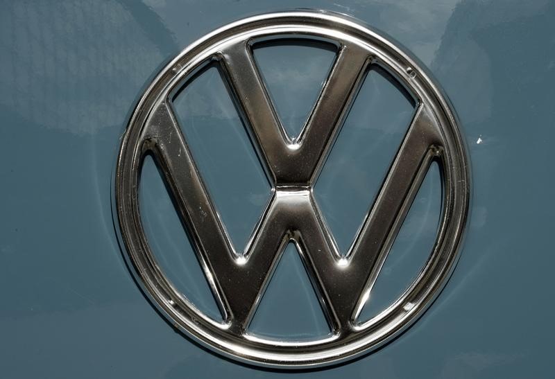 © Reuters. The Volkswagen logo is pictured  at the booth of German carmaker Volkswagen at the IAA truck show in Hanover