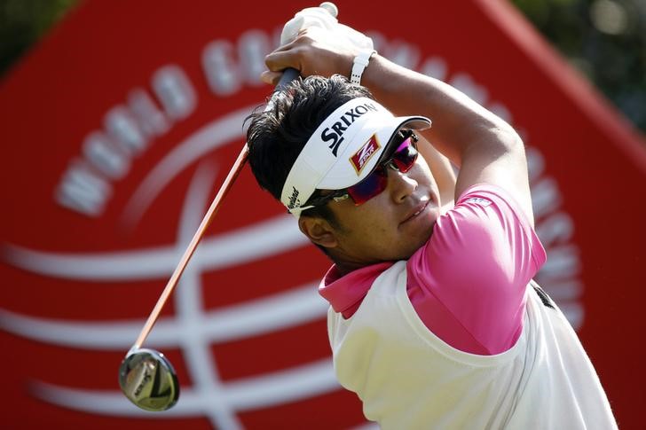 © Reuters. Matsuyama of Japan tees off on the third hole during the second round of the WGC-HSBC Champions golf tournament in Shanghai