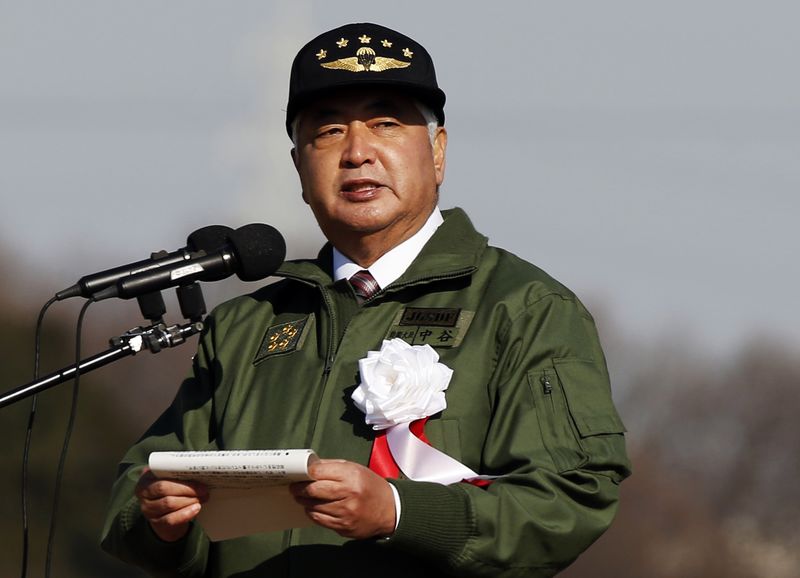 © Reuters. Japan's Defence Minister Nakatani speaks during an annual new year military exercise by the Japanese Ground Self-Defense Force 1st Airborne Brigade at Narashino exercise field in Funabashi