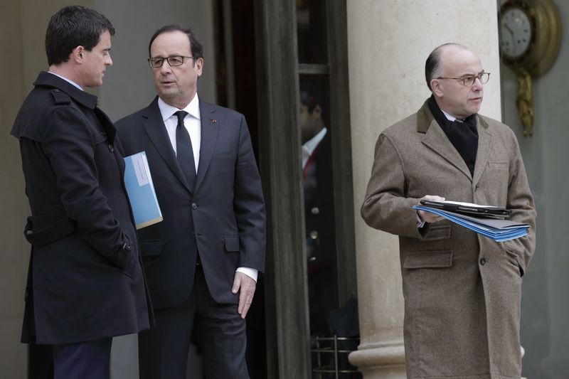 © Reuters. VALLS ÉVOQUE DE PREMIÈRES PISTES POUR RENFORCER LA LUTTE ANTI-TERRORISTE