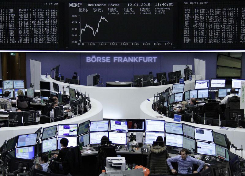 © Reuters. LES BOURSES EUROPÉENNES TOUJOURS EN NETTE HAUSSE À LA MI-SÉANCE