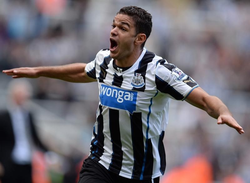 © Reuters.  Ben Arfa celebrates scoring against Fulham in Newcastle