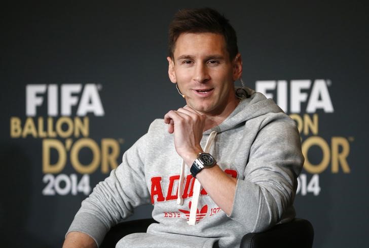 © Reuters. Argentino Lionel Messi, do Barcelona, participa de entrevista coletiva durante cerimônia da Bola de Ouro da Fifa em Zurique