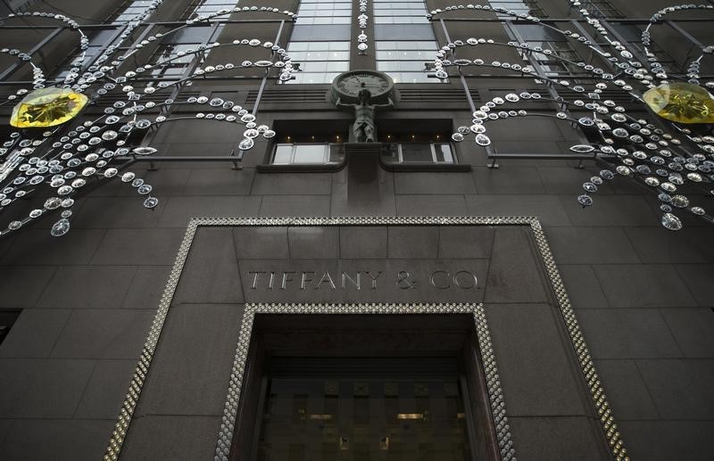 © Reuters. The Tiffany and Company flagship store is seen on Fifth Avenue in New York