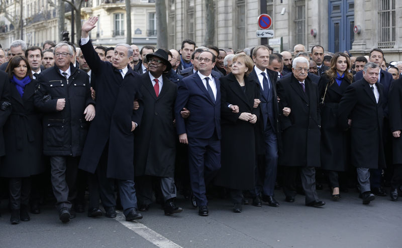 © Reuters. Chefes de Estado participam de marcha em Paris