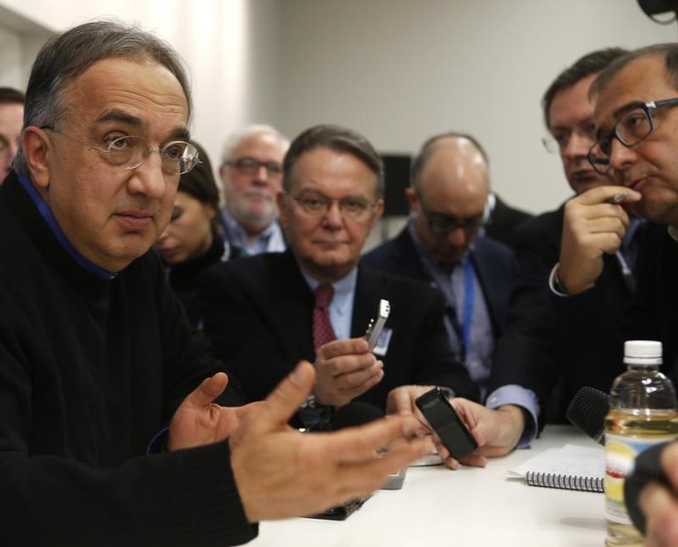 © Reuters. Chief Executive of Fiat Chrysler Sergio Marchionne speaks during the first press preview day of the North American International Auto Show in Detroit