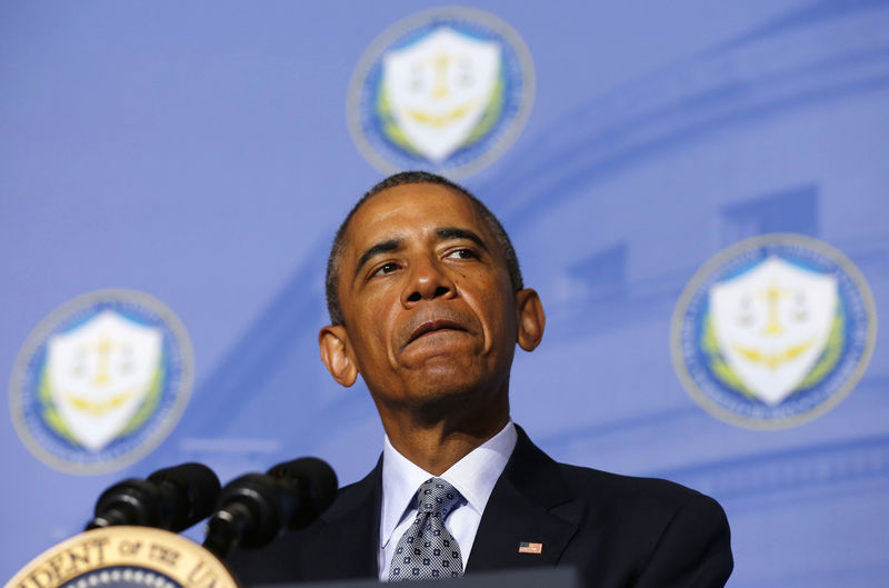 © Reuters. U.S. President Barack Obama talks about his Buy Secure Initiative on consumer financial protection while at the Federal Trade Commission in Washington