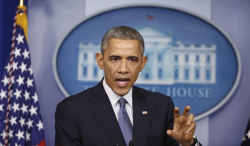 © Reuters. U.S. President Obama answers a question about the cyberattack on Sony Pictures after his end of the year press conference in the briefing room of the White House in Washington