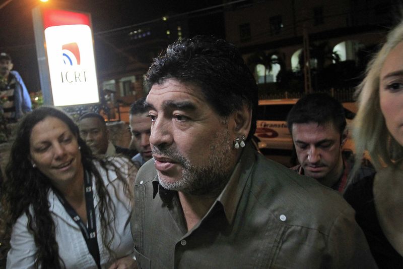 © Reuters. Maradona recibe carta de Fidel Castro