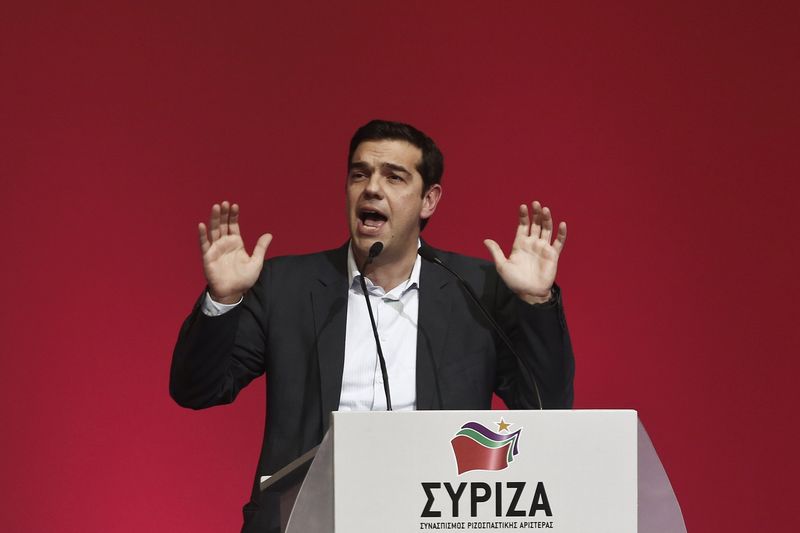 © Reuters. Alexis Tsipras, opposition leader and head of radical leftist Syriza party, delivers a speech during a party congress in Athens