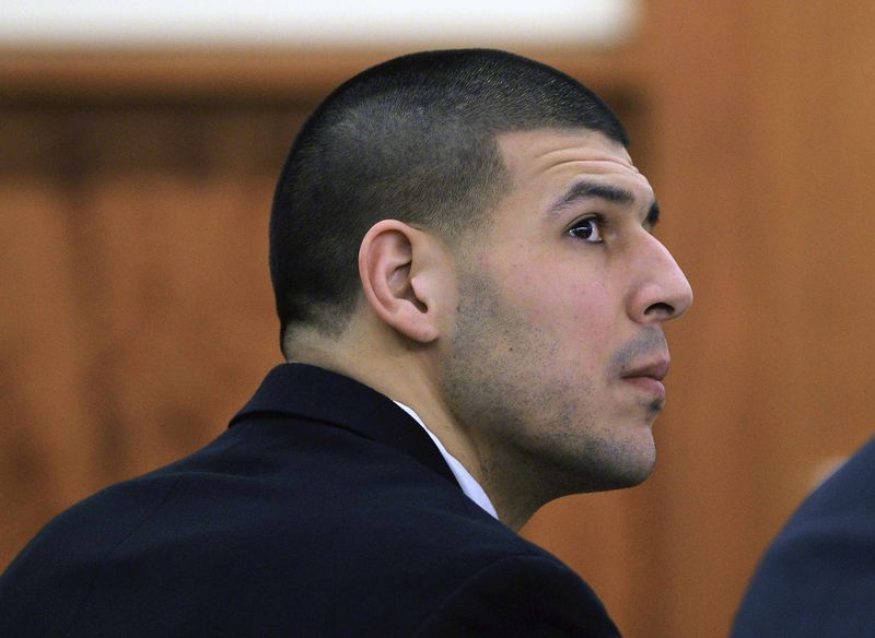 © Reuters. Former New England Patriots football player Aaron Hernandez attends a pre-trial hearing in Fall River, Massachusetts