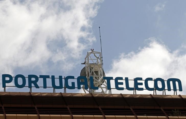 © Reuters. Antena na cobertura do prédio da Portugal Telecom em Lisboa