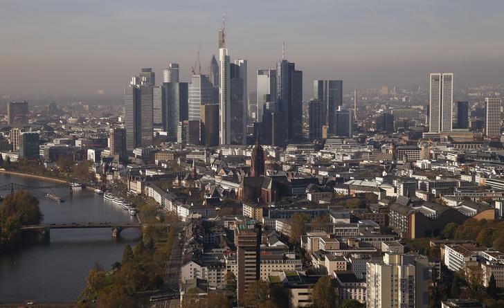 © Reuters. Frankfurt skyline is seen from construction site of new ECB headquarters